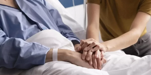 植物人弟弟照顧14年，姪女告姑姑爭遺產，法院最終判決五人平分