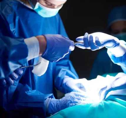 醫師誤切子宮並額外收費 44歲婦手術後無法再生育，家屬控訴醫療不當