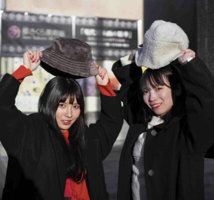 日本畢業季熱潮！櫻花樹下拍照成傳統 這些畢業歌最受歡迎