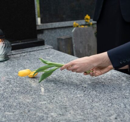 2025清明掃墓禁忌一次看這些人不宜掃墓這些供品恐招厄運