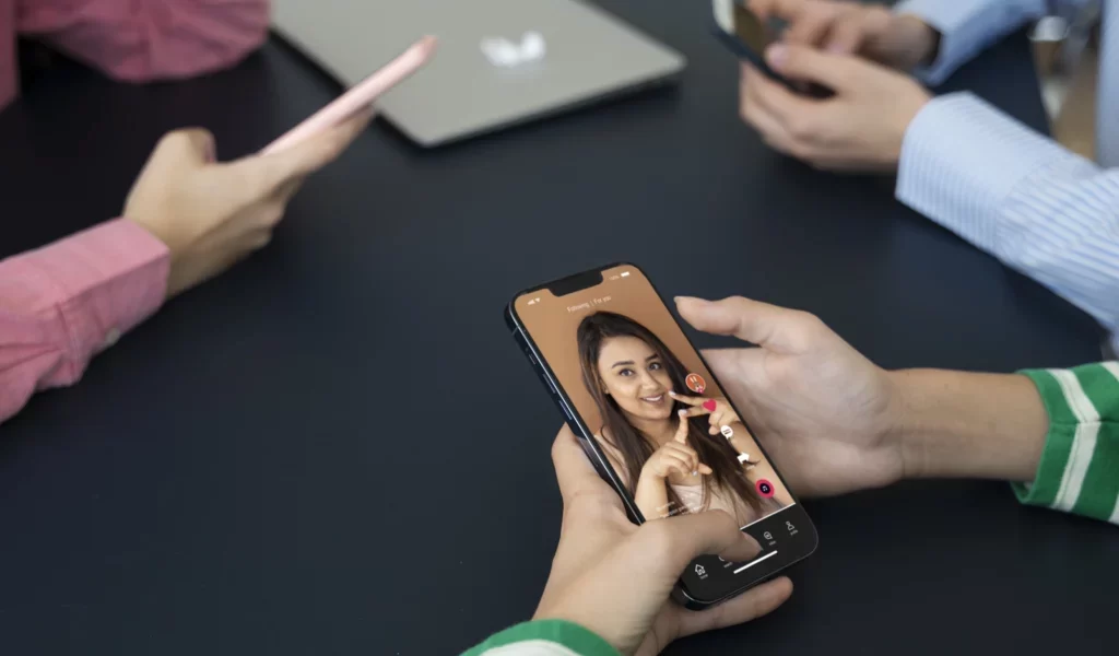 因不玩抖音遭霸凌　書包被倒早餐、網路群組公審引眾怒