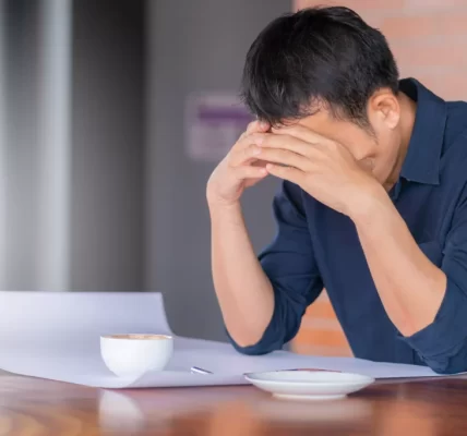 半薪養家壓力大 他糾結是否坦白經濟狀況給女友