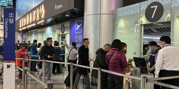 清明連假首日桃園機場旅運量預估達14.5萬人次 旅客需注意五大危險品攜帶規定