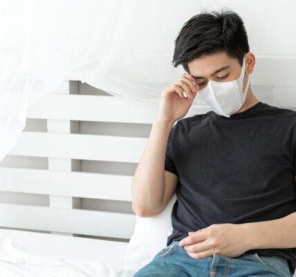 新冠疫情再起！高峰恐落5、6月　年輕女子因未打疫苗重症送加護