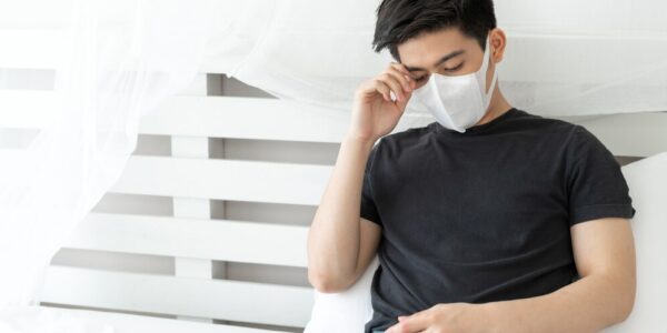 新冠疫情再起！高峰恐落5、6月　年輕女子因未打疫苗重症送加護