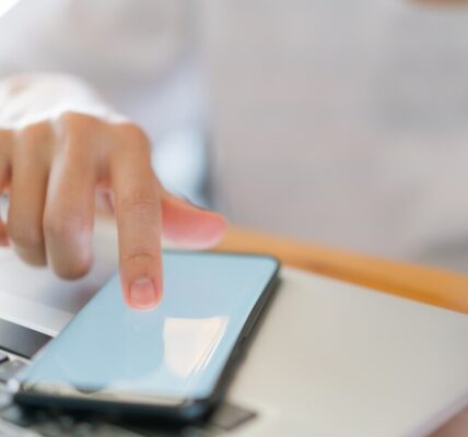 詐騙手法又翻新！假冒「ETC欠費通知」簡訊亂發　公路局急澄清