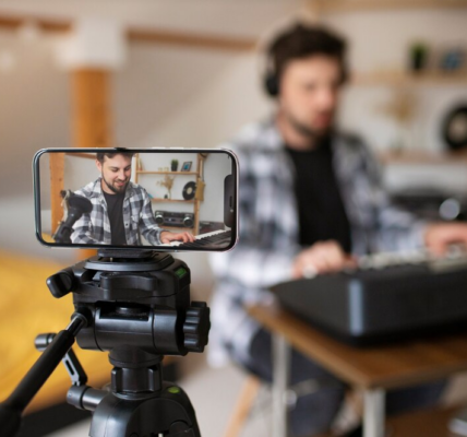 狠愛演夫妻徵才爆工量 網嘆「身體要緊」：這根本三人份工作