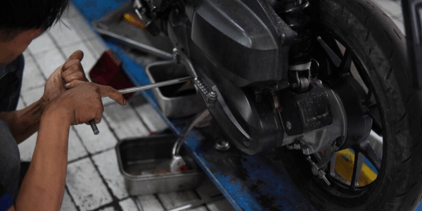 幫人解鎖收200元卻被罵黑店？車行老闆無奈：我還教你怎麼開