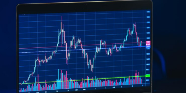台股開盤跳水近600點！盤中硬拉回萬九　工程師：看盤看到心臟痛