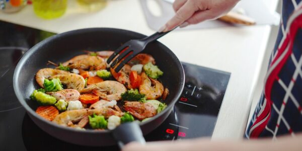 譚敦慈煮飯堅持「2不做」習慣！少了這動作 夫妻接連罹患肺癌