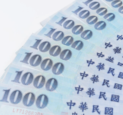 台幣強升掀換匯潮　29字頭登場 民眾搶買美元日圓 專家曝「關鍵價位」