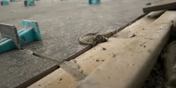 鈞詣地磚工程爭議圓滿和解 阮伯全聲明：願承擔責任，盼重建業界信任