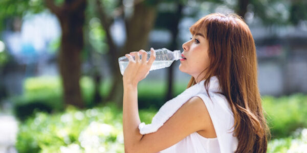 夏季高溫警訊：水分攝取不足易致泌尿道感染與結石