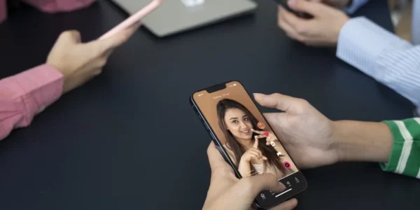 長輩用手機只打電話還愛換新機　網嘆帳號遺失「無限輪迴」令人崩潰