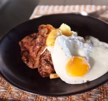 夜市牛排的蛋為何總是半熟？老饕揭露背後原因：這才是靈魂所在！