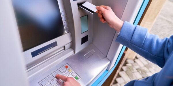 存款「半年沒動」竟遭凍結？民眾抱怨：還得請假跑銀行