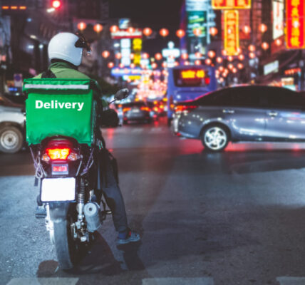 【民調話題】叫外送會給小費嗎？網友實話實說：看天氣和服務態度