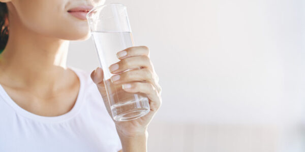 【健康焦點】小心越喝越渴！專家揭「錯誤補水」10大地雷，這些習慣你中了幾項？