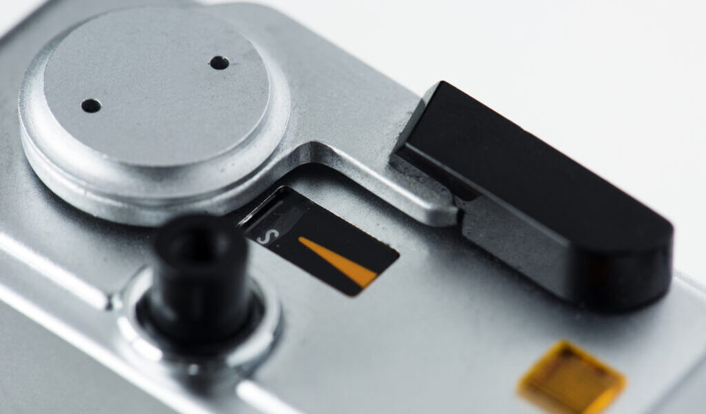 日產固態電池突破：續航翻倍、30分鐘快充，挑戰中國電池霸主地位