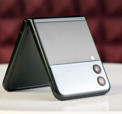 Pixel 10 Pro Fold耐用測試翻車！手機折斷還起火　電池安全堪憂