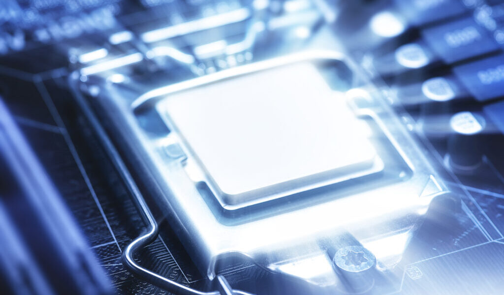 【台股衝破新高】輝達首顆美製晶片亮相　台積電點火AI概念股、指數飆上27,688點