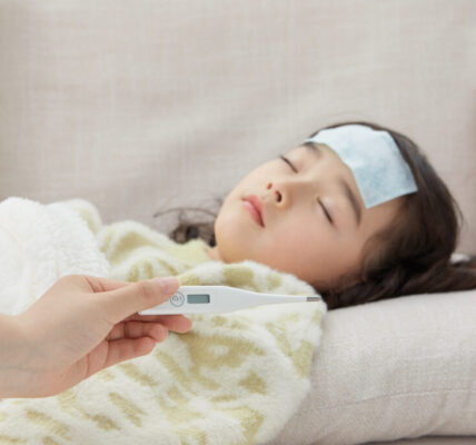 別再迷信退熱貼助眠法！醫師揭3大高風險族群：可能不是睡得好，是睡不醒