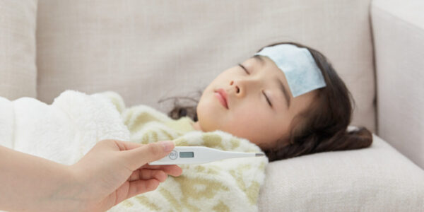 別再迷信退熱貼助眠法！醫師揭3大高風險族群：可能不是睡得好，是睡不醒