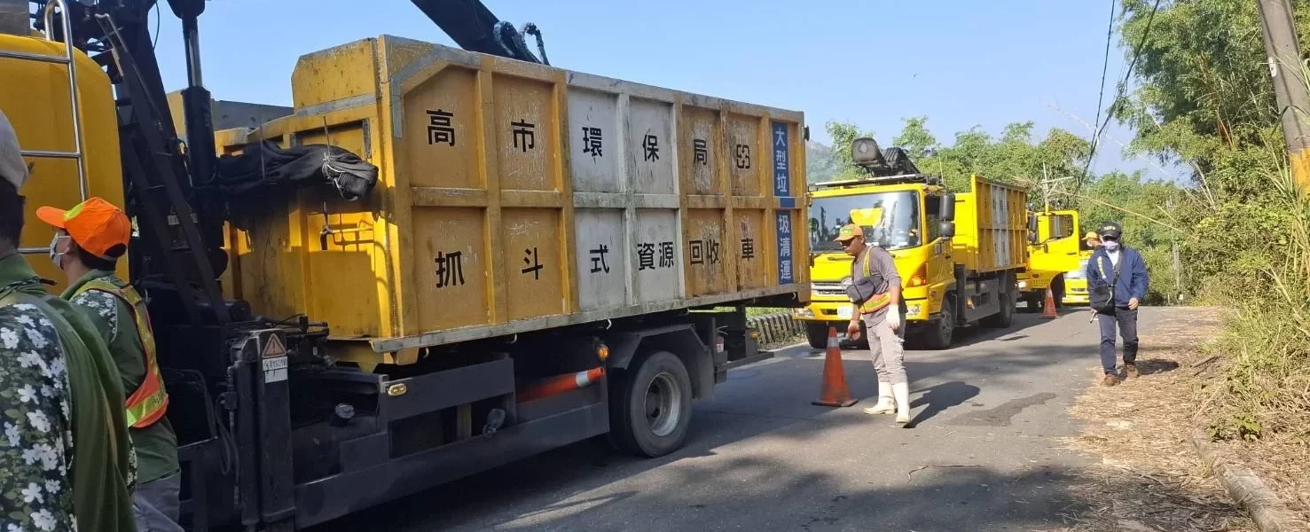 高雄月世界驚現「兩層樓高垃圾山」　環保局稽查破袋證實來自台南　已追查不法來源