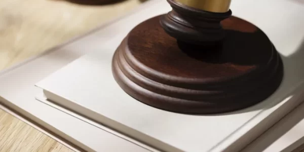 仙塔律師涉成詐團「內應」助銷贓　遭求刑1年並移送懲戒委員會　恐面臨吊照