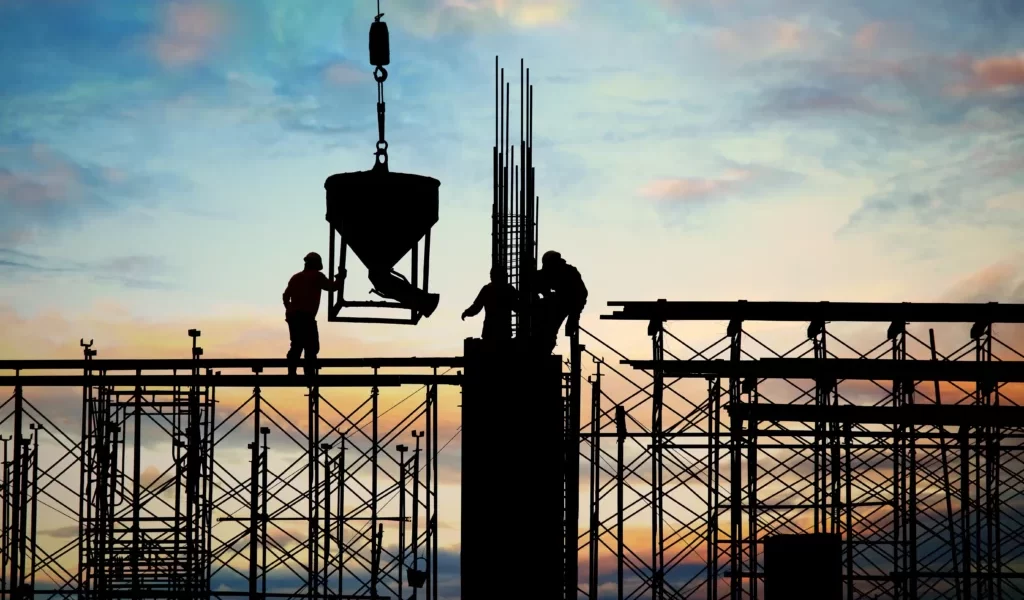 建築工墜落導致顏面骨碎裂　整外團隊以「隱形切口」重建五官不留疤