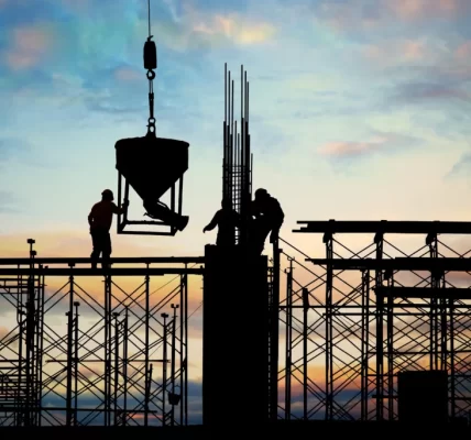 建築工墜落導致顏面骨碎裂　整外團隊以「隱形切口」重建五官不留疤