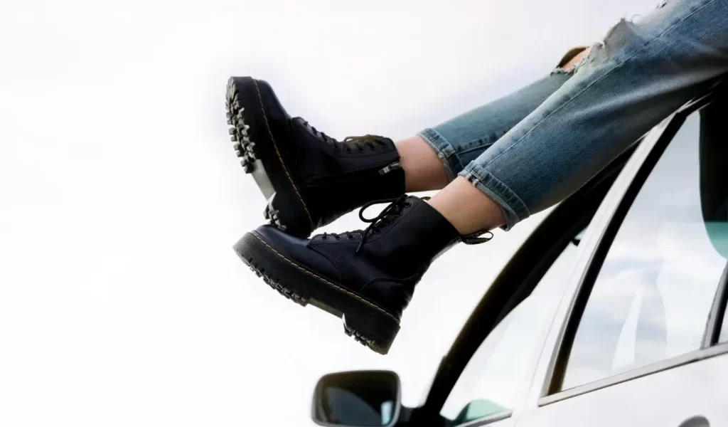 冬天穿靴子「一出門就出事」？網友崩潰掀共鳴：明明前一天還完好