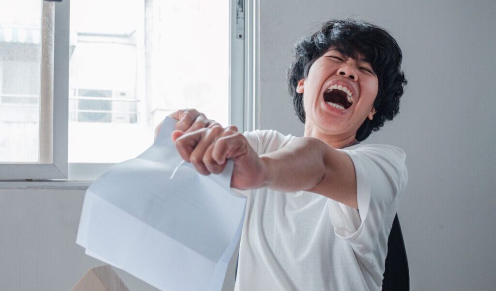 營收強勁仍啟動裁員　蘋果調整全球銷售布局　資深主管也在名單中