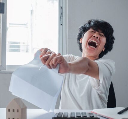 營收強勁仍啟動裁員　蘋果調整全球銷售布局　資深主管也在名單中