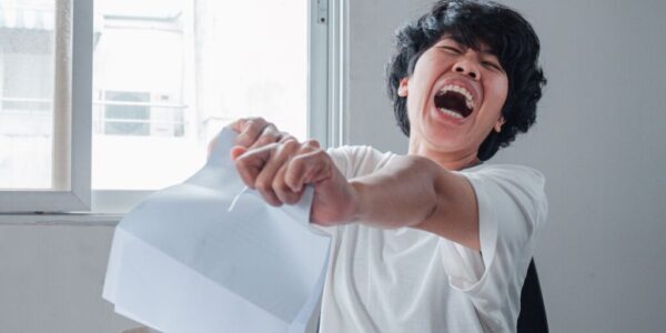 營收強勁仍啟動裁員　蘋果調整全球銷售布局　資深主管也在名單中