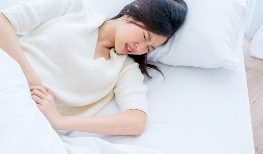 35歲女每月痛到難以生活！就醫驚見子宮布滿肌腺瘤　醫：35至50歲最常見、及早治療很重要