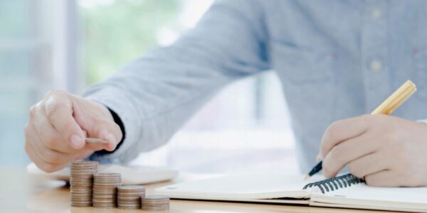 自提勞退划算嗎？專家試算：錯過每年 1.5 萬節稅，退休少拿數百萬