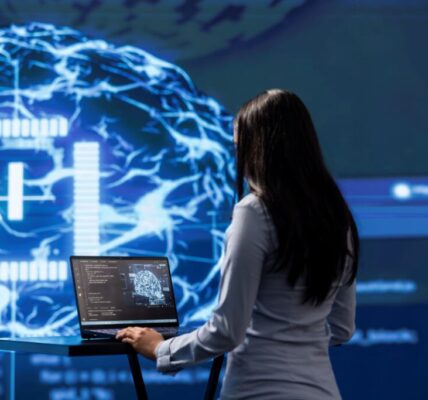 AI泡沫說惹恐慌　專家駁斥「假議題」：企業投資腳步穩健、AI正邁向實體應用新時代