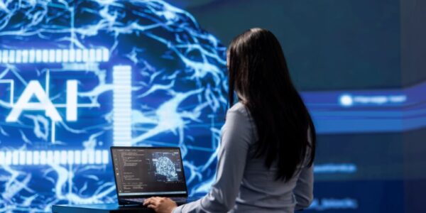 AI泡沫說惹恐慌　專家駁斥「假議題」：企業投資腳步穩健、AI正邁向實體應用新時代