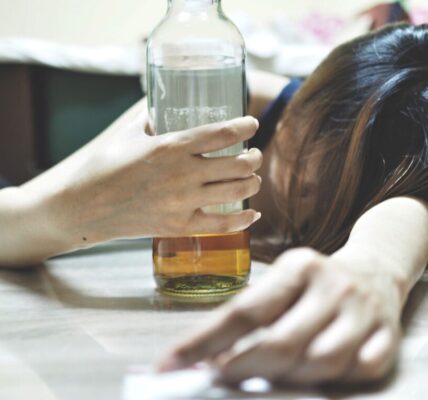 台灣近半數民眾「酒精不耐症」　專家示警：喝酒臉紅恐藏致癌危機