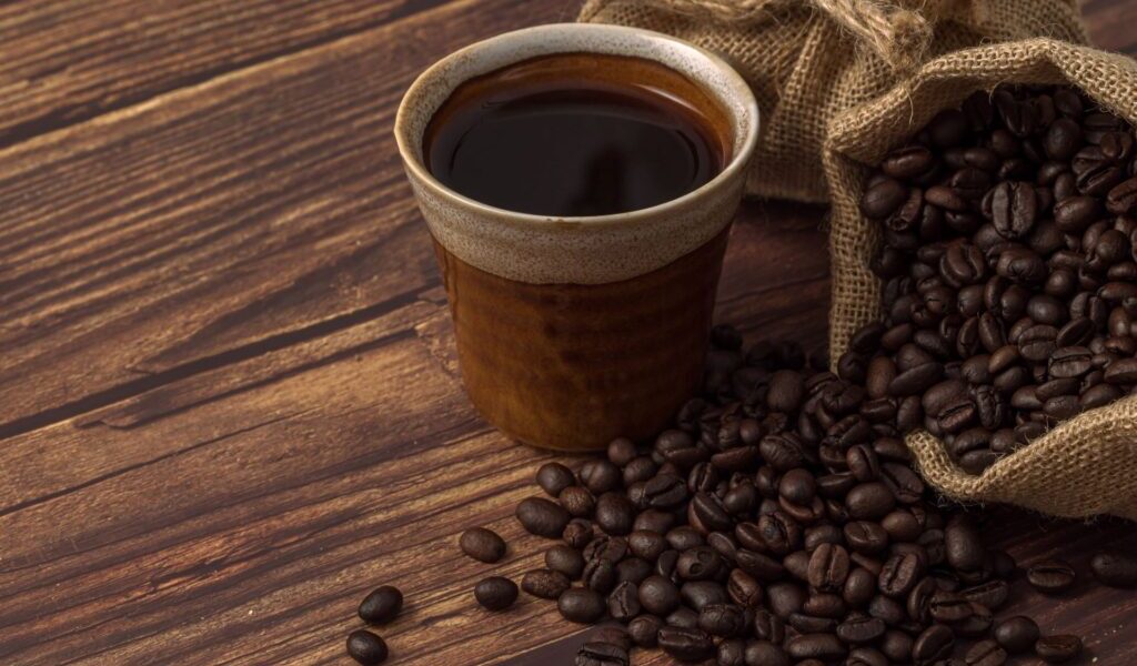 跟風買能量飲釀禍！10歲男童心跳破表送醫　醫示警：對孩子如同「高劑量毒物」