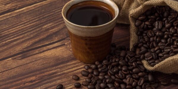 跟風買能量飲釀禍！10歲男童心跳破表送醫　醫示警：對孩子如同「高劑量毒物」