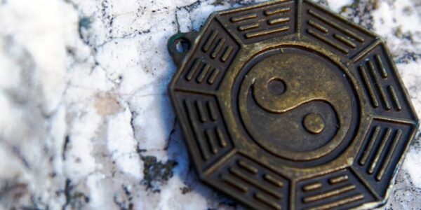 赤馬年將至恐掀動盪？命理師預警「赤馬紅羊劫」　6大爆發性風險一次看