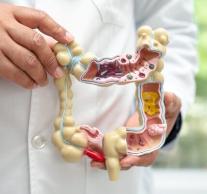 最新研究示警！幼年飲食細菌感染恐與早發大腸癌有關　毒素改變DNA風險倍增