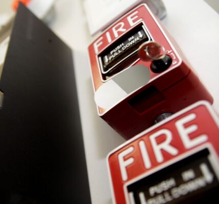 日本青森外海再震6.4！強震後餘震頻仍　多處火警、變電所起火幸無人傷亡