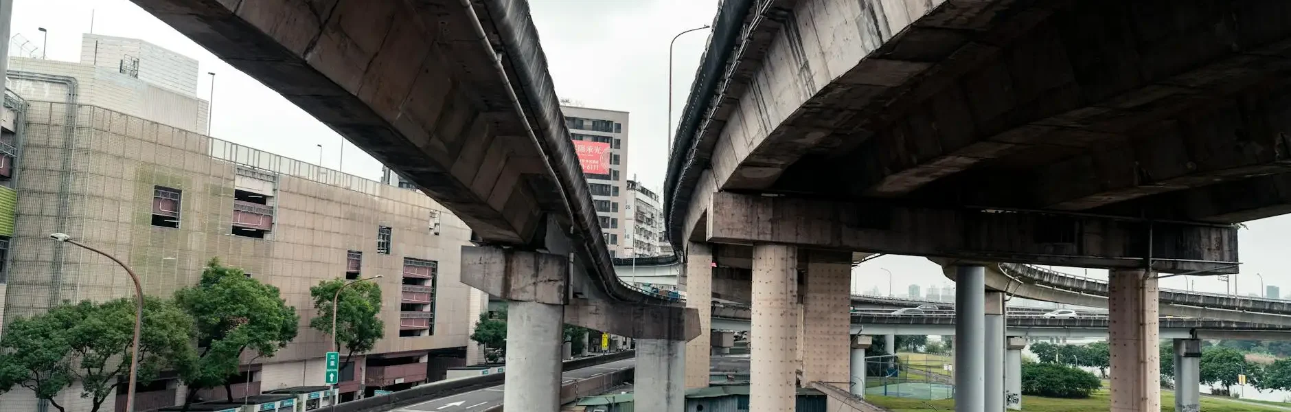 國1北斗自撞事故完成拖吊全線恢復通車