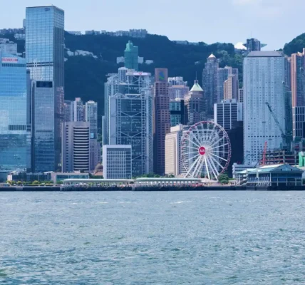 潘國靈新作石頭島出版以尋石書寫香港故事