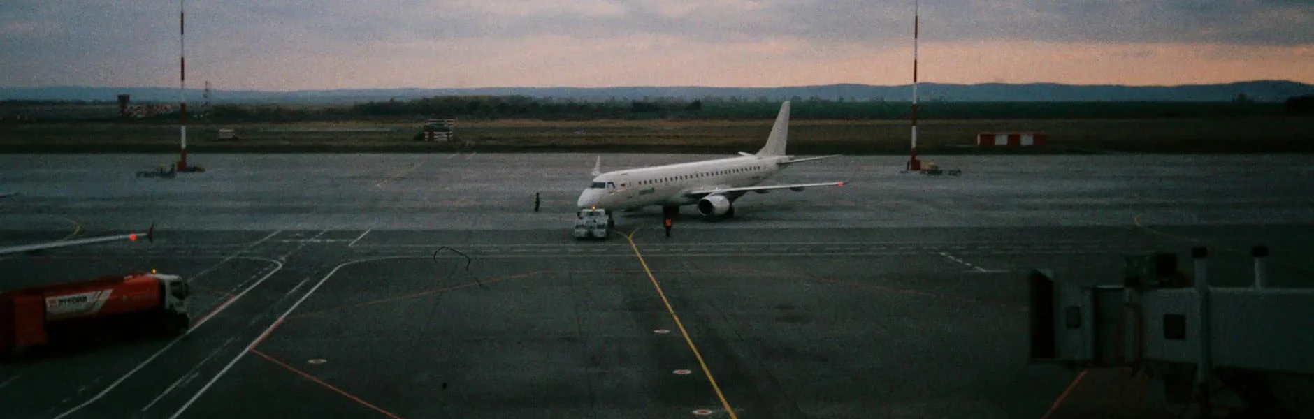阿聯遭伊朗飛彈與無人機攻擊後　宣布限制領空通行