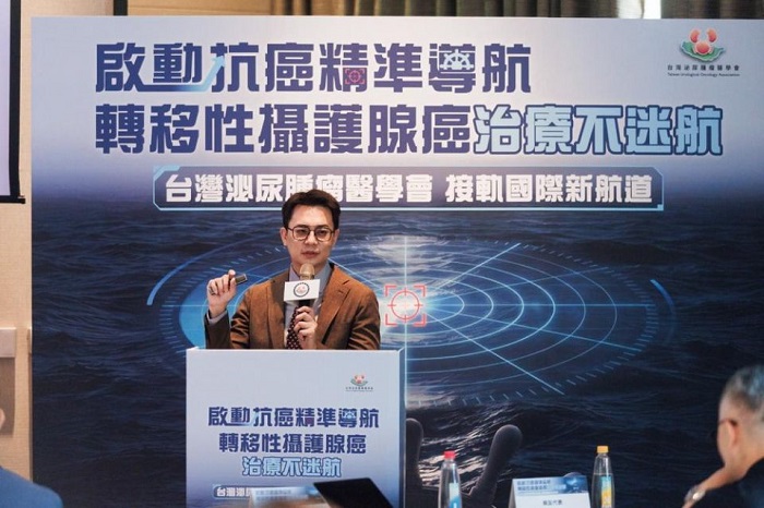 高雄長庚紀念醫院泌尿科主任羅浩倫說明若PSA指數持續回升，就像儀表板亮起警示燈，提醒醫療團隊進一步結合男性荷爾蒙濃度、症狀與影像評估病程。(圖/台灣泌尿腫瘤醫學會提供)